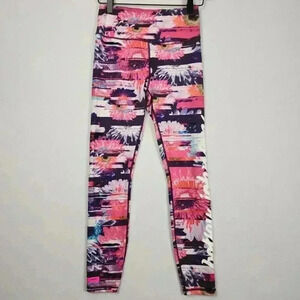 Betsey Johnson Womens Performance Leggings XS Floral Capri Yoga Pilates Logo EUC